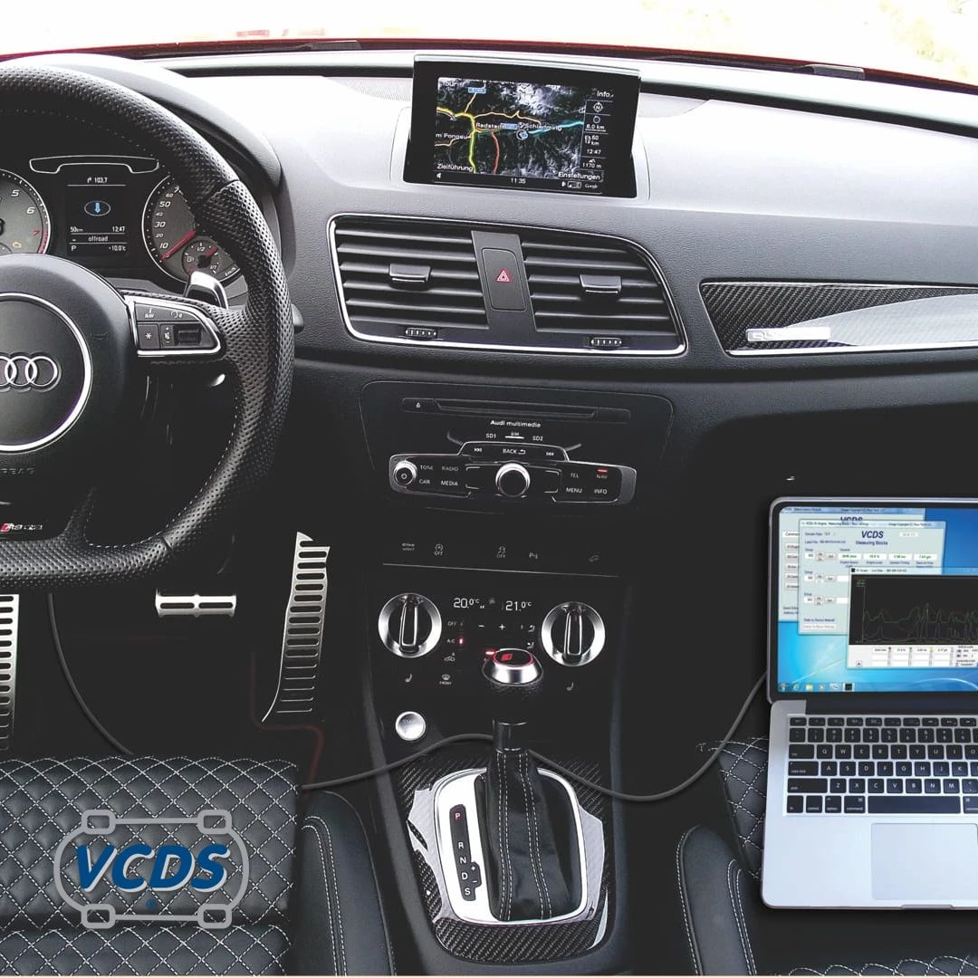 VCDS diagnostični vmesnik HEX-V2 za avtodiagnostiko v uporabi